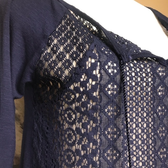 JOLT top navy blue. Size Medium - Picture 4 of 6